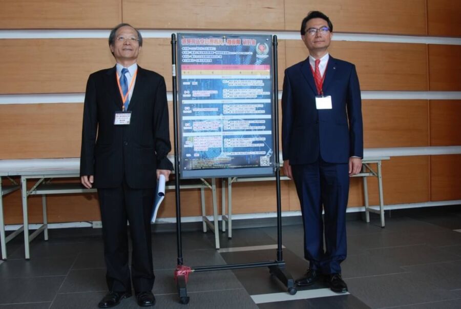 台灣法學基金會董事長謝哲勝和董事許兆慶主持律師。(圖/台灣法學基金會)