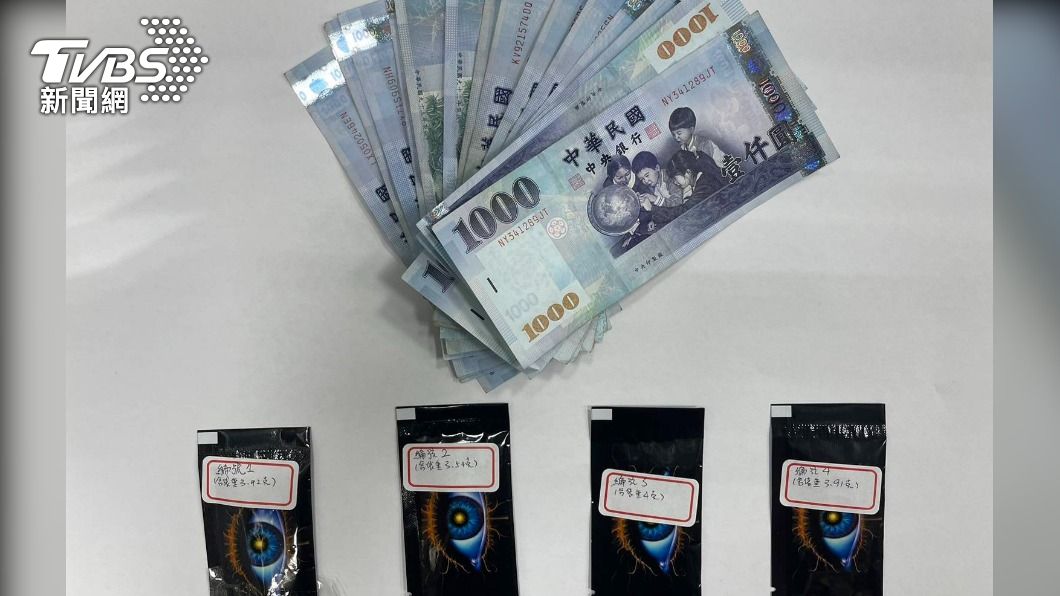 梁嫌遭起獲行竊現金15000元，及4包毒品咖啡包。（圖／TVBS）