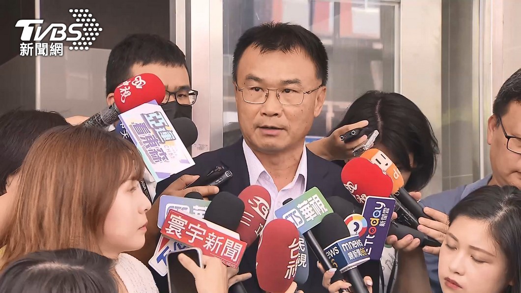 陳吉仲19日受訪強調自己絕不戀棧。(圖/TVBS)