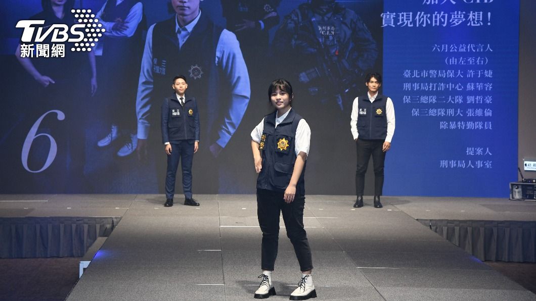 2024年寫真月曆中以公益代言人,及4位英雄人物呈現。(圖/TVBS)