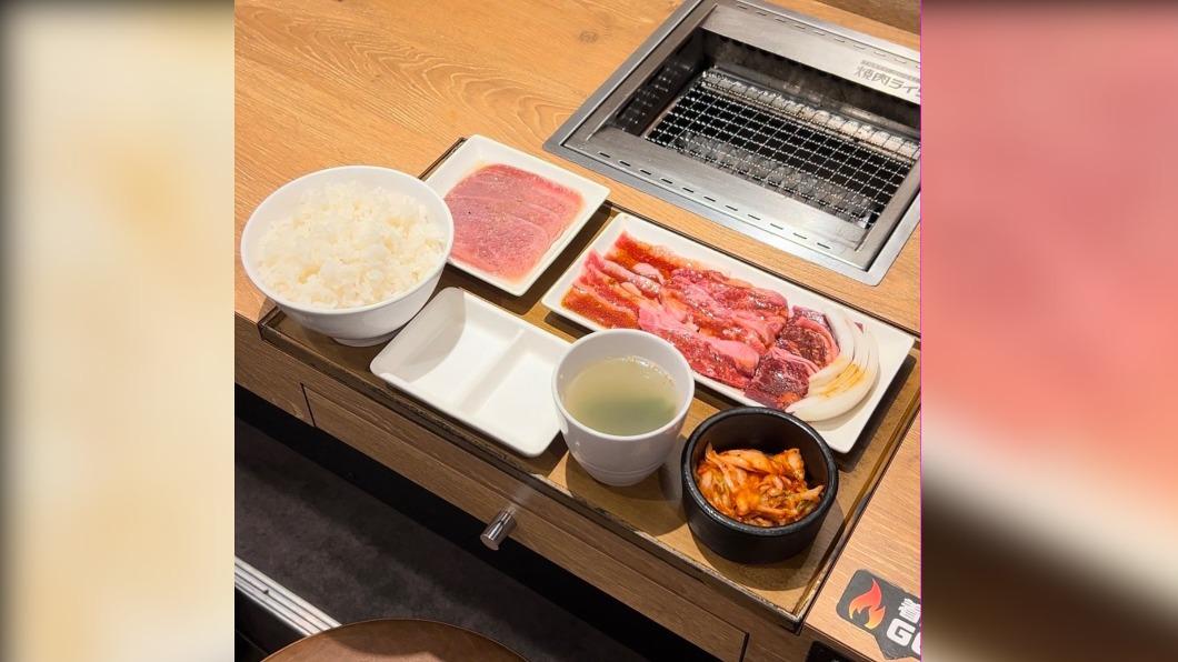 新冠疫情期間,日本吹起「一人燒肉」風潮。(圖/翻攝自焼肉ライク臉書)