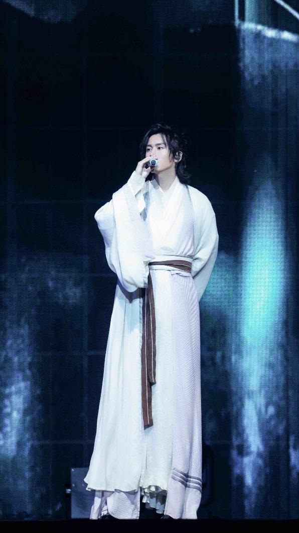 張哲瀚重現《山河令》周子舒。(圖/冉以音樂提供)