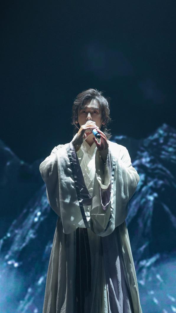 張哲瀚推出最新中文單曲〈追〉。(圖/冉以音樂提供)