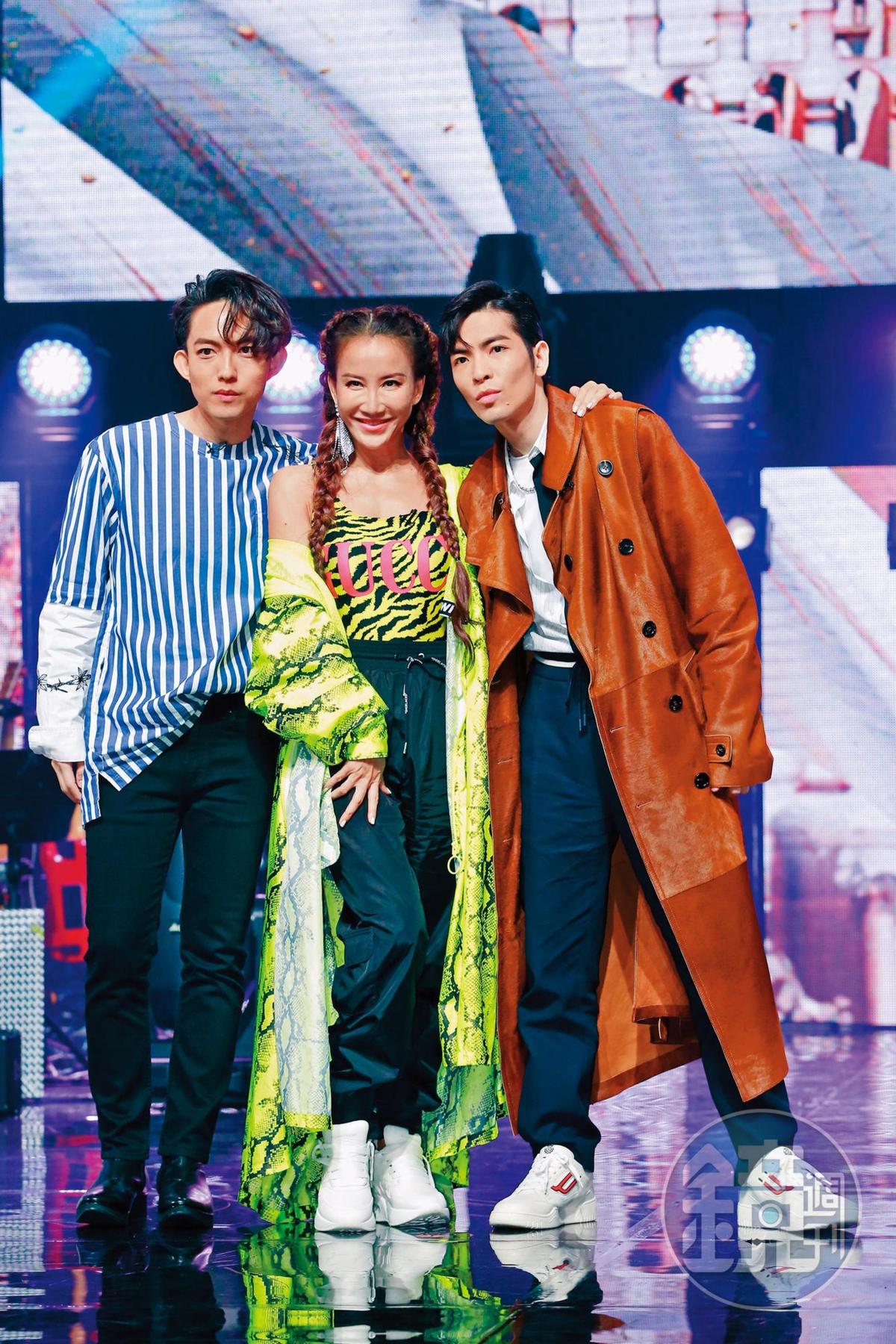 李玟（中）曾上《聲林之王2》與林宥嘉（左）、蕭敬騰（右）擔任導師；另有一傳，她事業走下坡，除了因病，也跟夫妻關係惡化有關。（圖／鏡週刊）