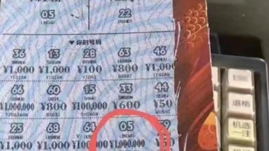 險錯過438萬大獎！男買整本刮刮樂「漏1數字」　店員急喊回