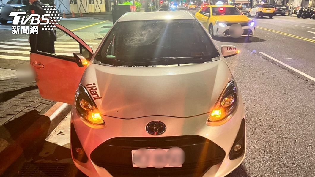 車窗玻璃破裂。(圖/TVBS)