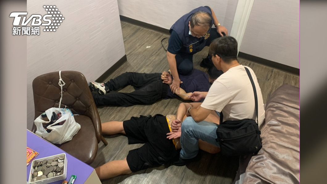 神明眼下犯罪!2男缺錢花 闖淡水百年媽祖廟偷40萬香油錢