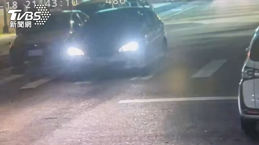 少年隊員警駕駛偵防車執勤。（圖／TVBS）