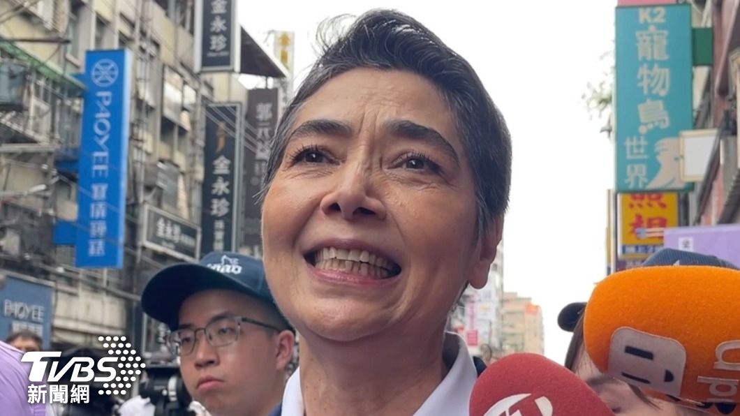 賴佩霞被追問選舉是否比演戲難。(圖/潘建樺攝)