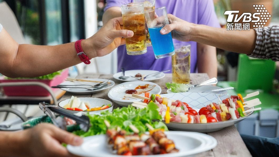 中秋烤肉最佳拍檔!6飲品解膩又消暑 內行一面倒推這物