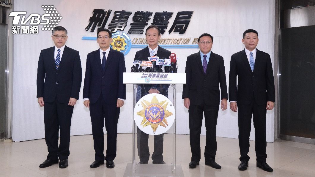 刑事局局長(中)周幼偉特別提醒民眾小心中秋節詐騙。(圖/TVBS資料畫面)