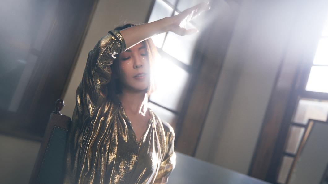 玉女歌手歡慶49歲生日！凍齡程度美成這樣　找到相愛的時辰