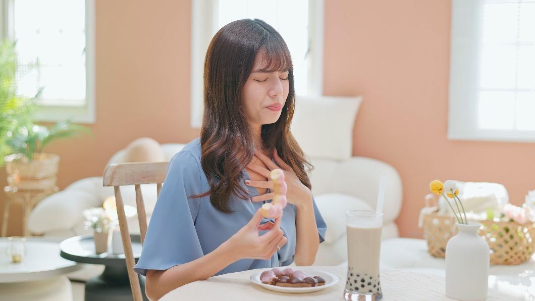 大吃大喝容易讓身體不舒服。(示意圖/shutterstock達志影像)