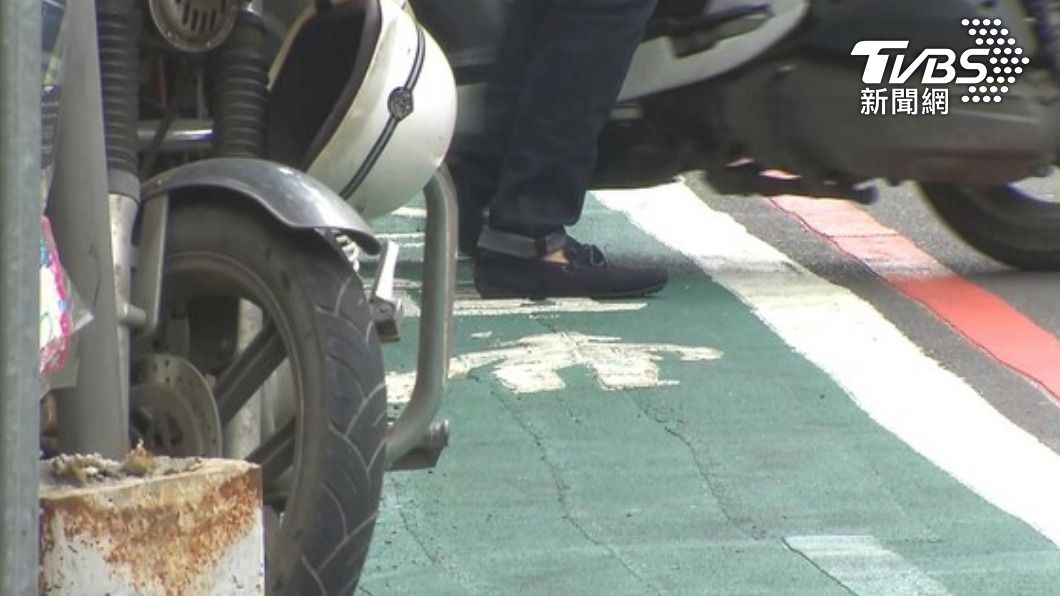 原PO一路上檢舉了10台車違規。(示意圖/TVBS資料畫面)