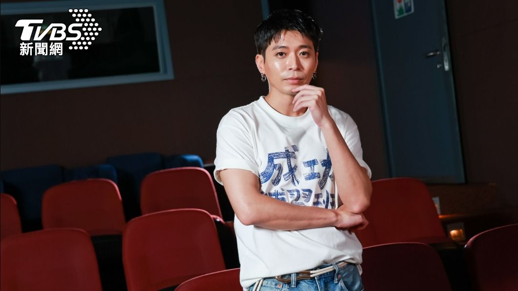 侯彥西在片中飾演補習班裡的靈魂人物「小志老師」。（圖／趙世平攝）