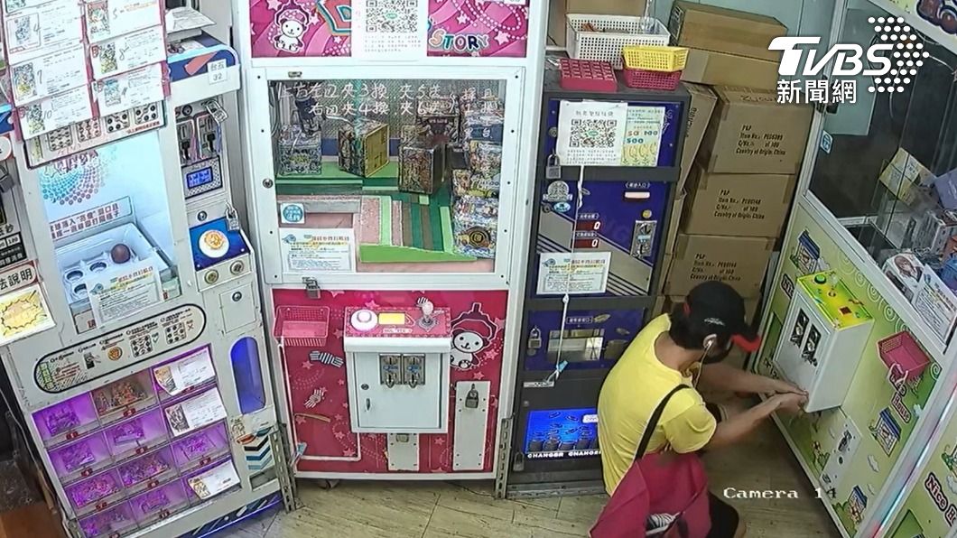 店內監視器拍下孫嫌行竊身影。（圖／TVBS）