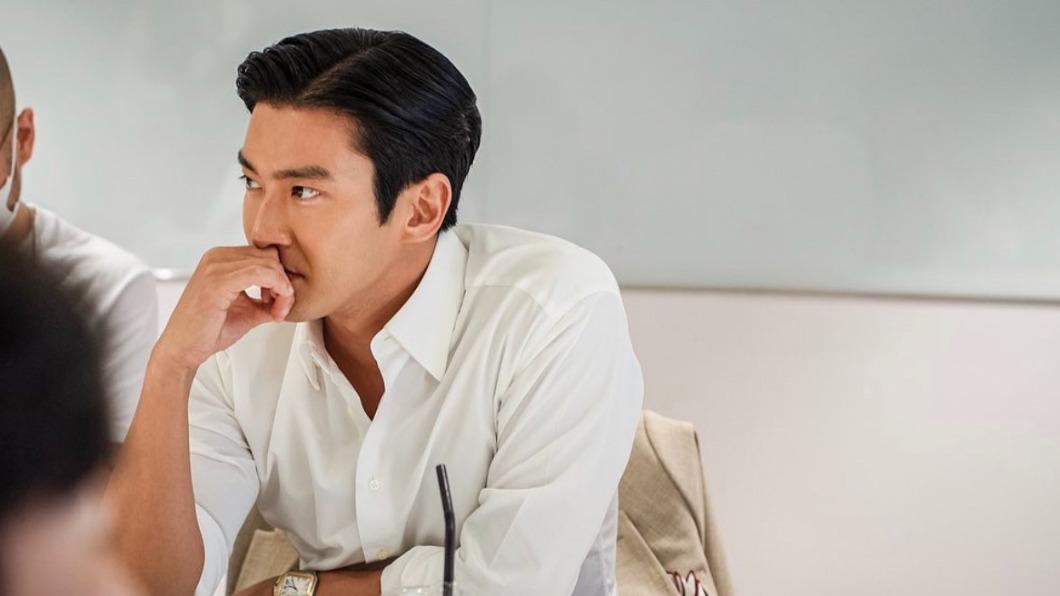 崔始源是演藝圈中有名的富二代。(圖/翻攝自IG@siwonchoi)