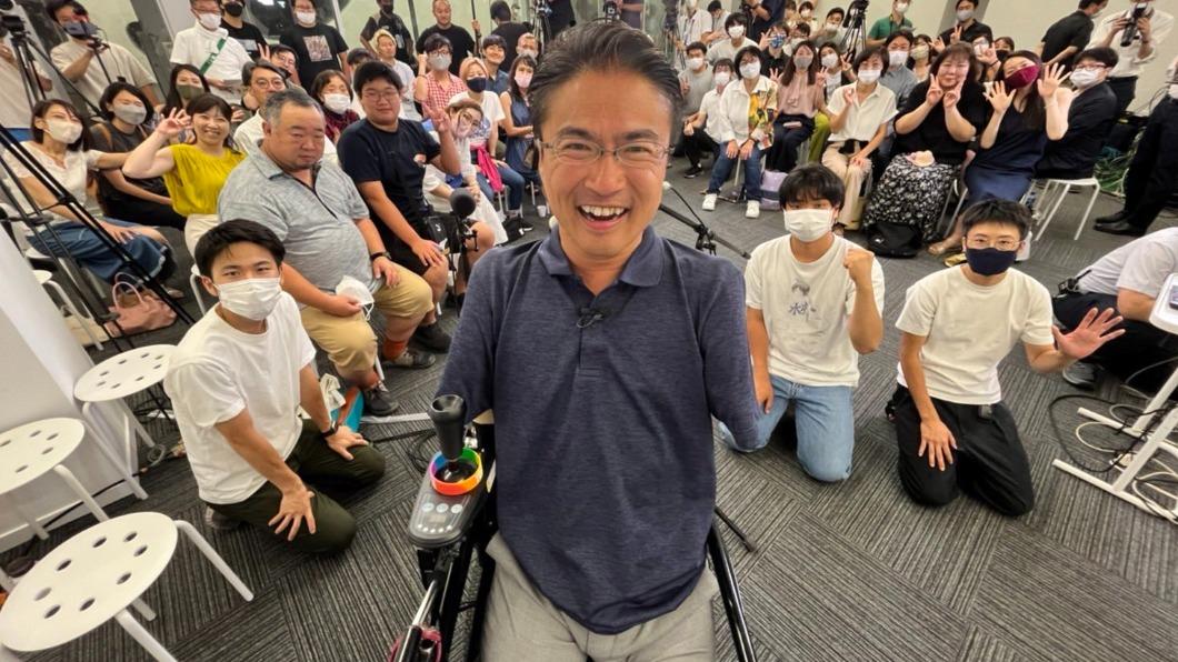 乙武洋匡經常出席公開演講、或參與節目錄影。(圖/翻攝自乙武洋匡推特)