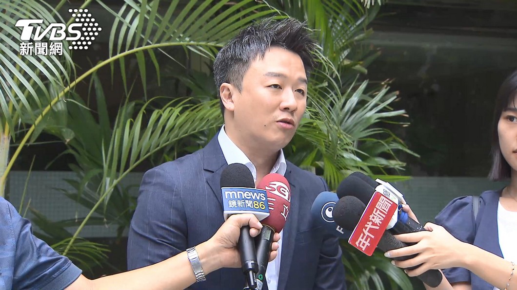 李正皓說自己願意對徐巧芯說加油。(圖/TVBS)