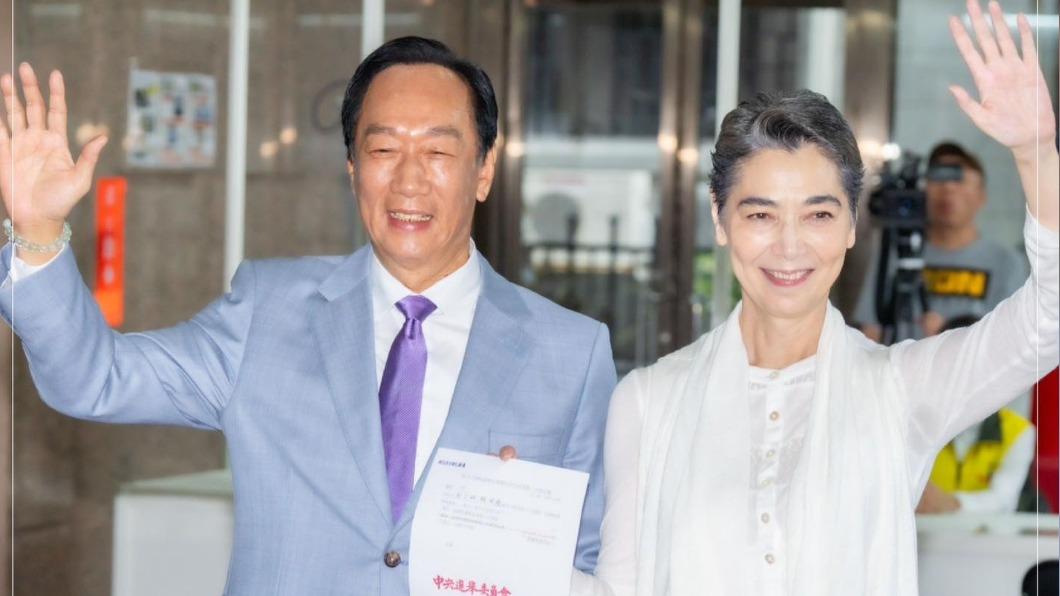 郭台銘與賴佩霞。(圖/翻攝自郭台銘臉書)