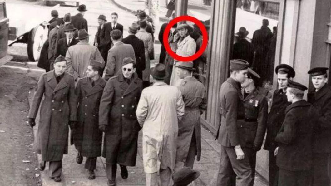 時光旅人?1943年驚見美士兵「講手機」 二戰歷史照瘋傳