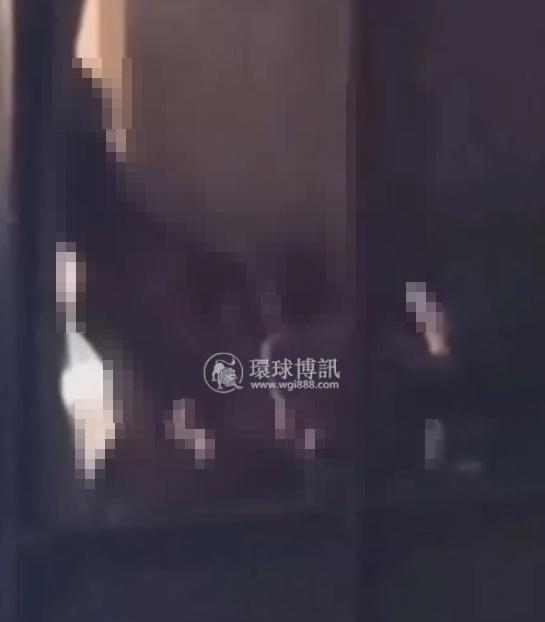 隱隱約約可看見兩人正在激纏。(圖/翻攝自畫面)