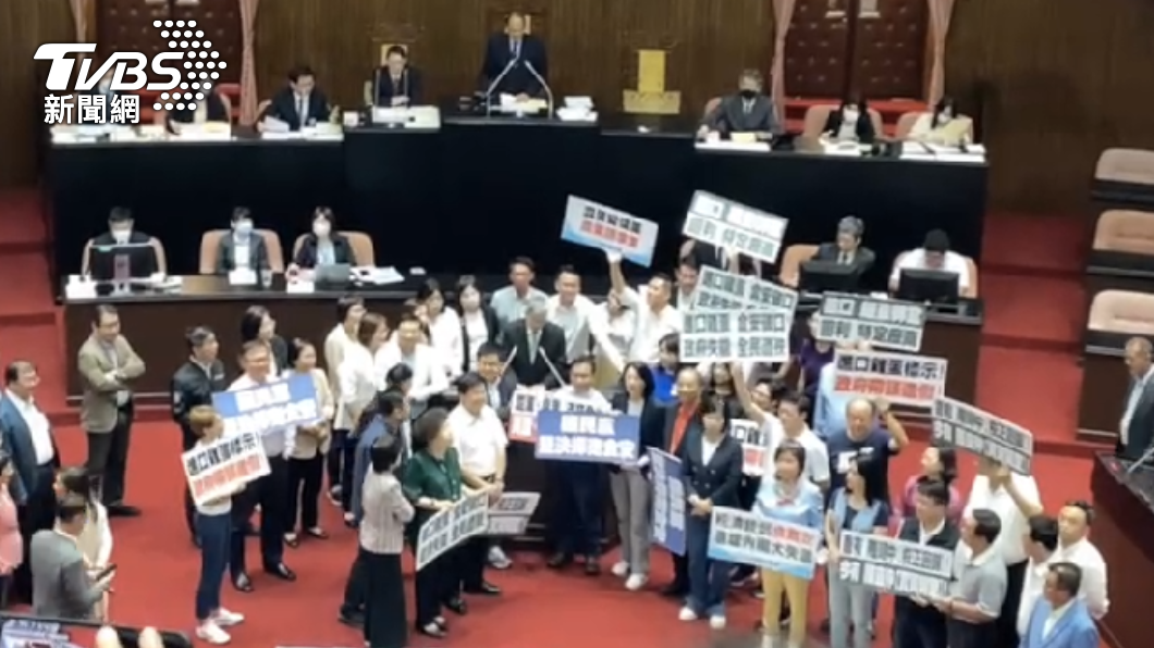 要求為進口蛋負責！藍委衝備詢台喊：陳建仁道歉、蔡賴也要道歉