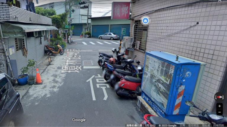 此路口有停止線與「停」字樣,但真的停下來後卻根本看不到左右來車。(圖/翻攝自Google Map)