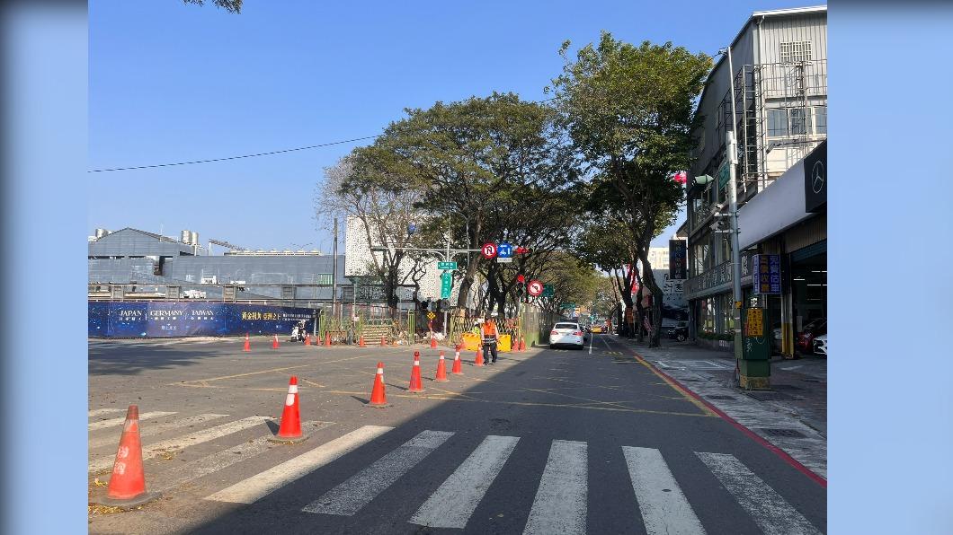 大順路也被網友戲稱是「不順路!」。(圖/高雄美食地圖)