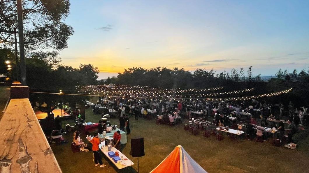 「星月大地」是台中的一處景觀休閒園區,園內提供代客烤肉服務,遊客到場只要吃就好。(圖/翻攝自星月大地臉書)