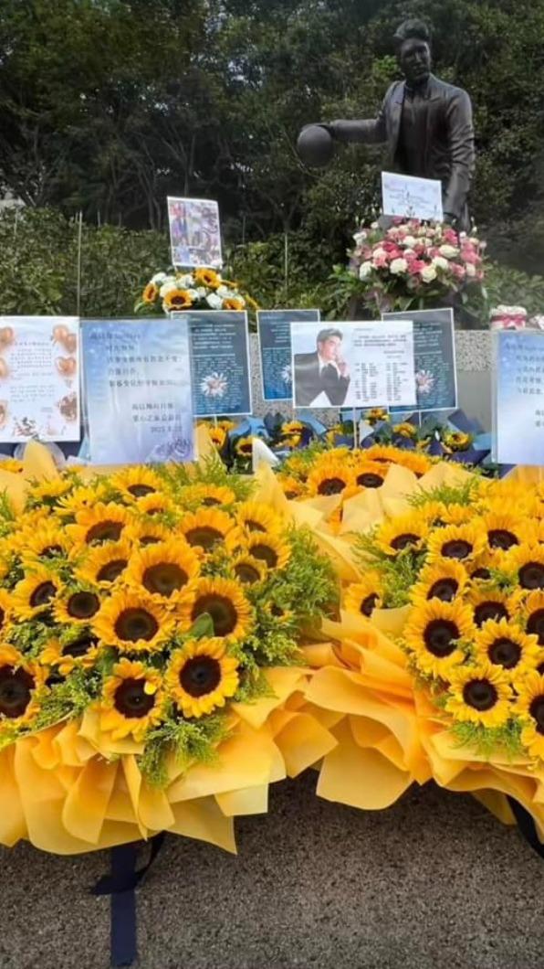 高以翔墓園成向日葵花海。(圖/翻攝自高宇橋臉書)