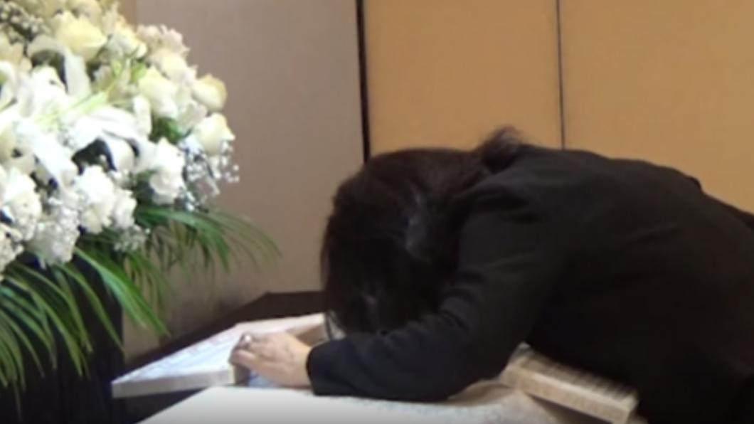 瞻仰遺容出事！死者親友離奇趴棺亡　恐怖原因曝光