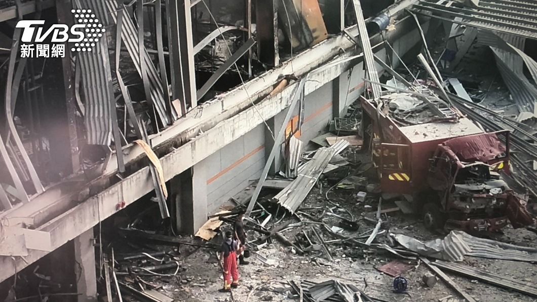 屏東工廠爆炸火警,造成3名警消殉職。(圖/TVBS)