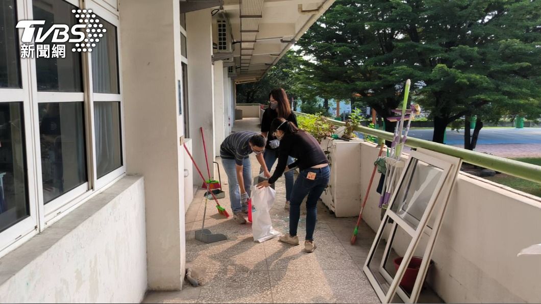 臨近爆炸現場!屏東前進國小粉塵滿天飛 教室玻璃窗噴飛