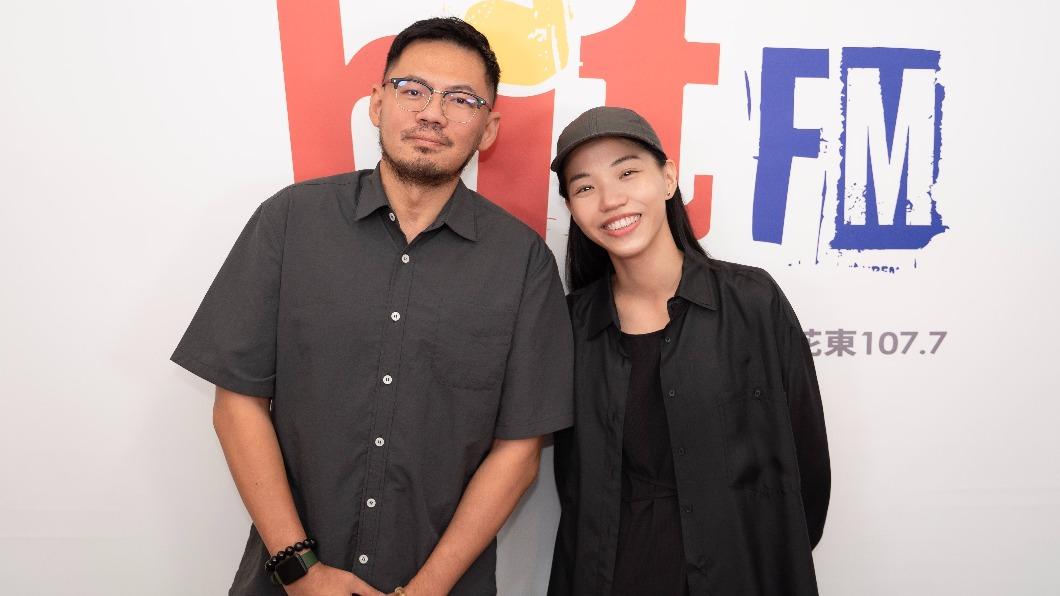 洪佩瑜分享首次看到〈污漬〉歌詞時,忍不住就感動落淚。(圖/Hit Fm聯播網提供)