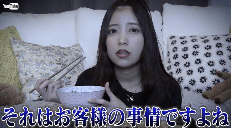 送貨員直接跟YUN說「搬進家是客人自己的事情」。(圖/翻攝自YUN YouTube)
