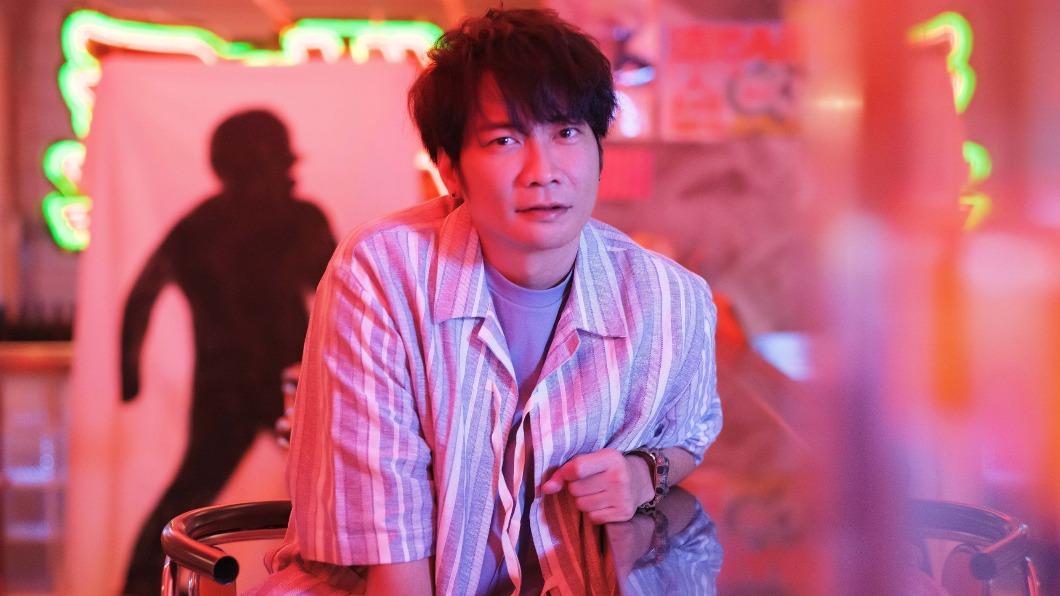 黃玠和庸俗救星合唱〈給夜歸的你〉,也將擔任他們的演唱會嘉賓。(圖/台北Legacy提供)