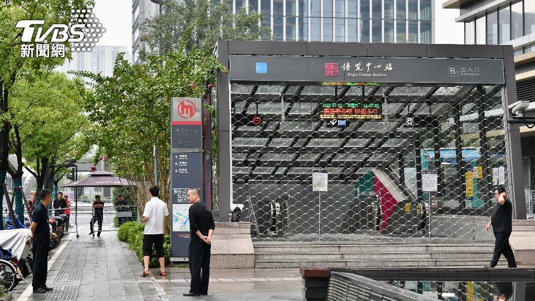 地鐵6號線一大早封線。(圖/胡瑞麒攝)