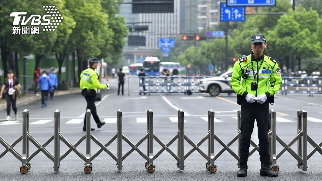 亞運周邊道路警察處處站崗。(圖/胡瑞麒攝)