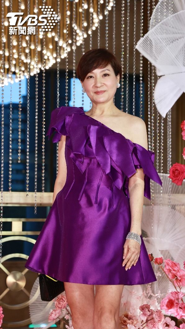 方芳芳穿紫色禮服登場。(圖/黃城碩攝)