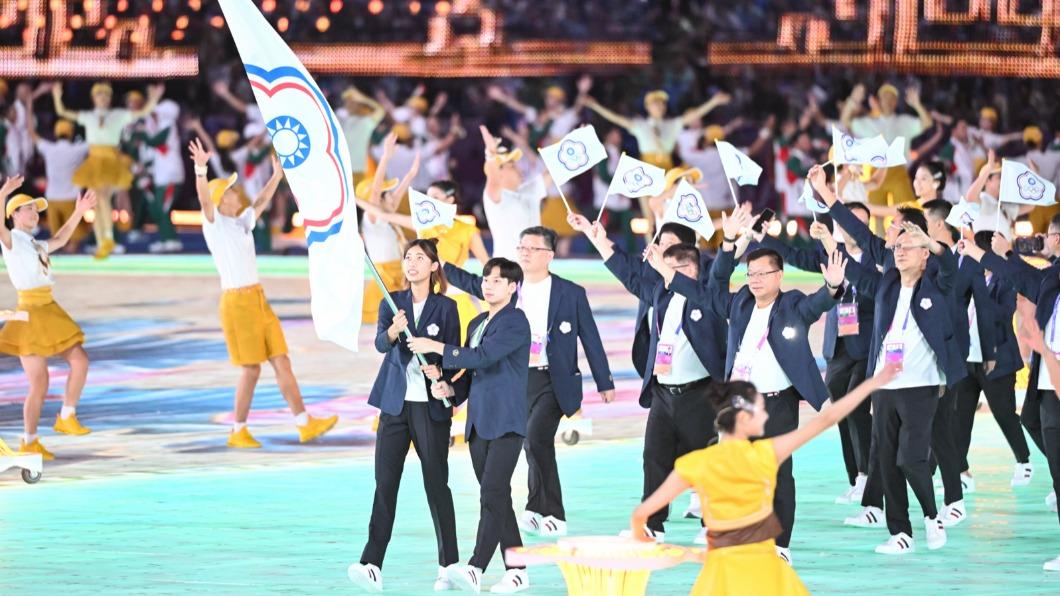 亞運/高分貝歡呼!開幕式中華隊進場 習近平「淺笑鼓掌」