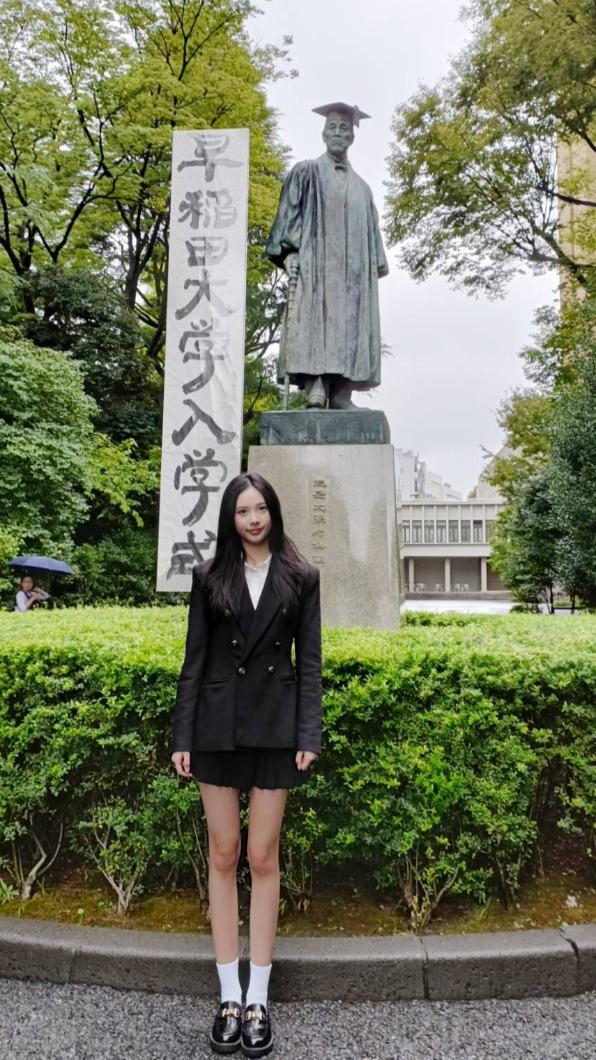 蔡詩萍女兒擁有逆天長腿。(圖/翻攝自林書煒臉書)