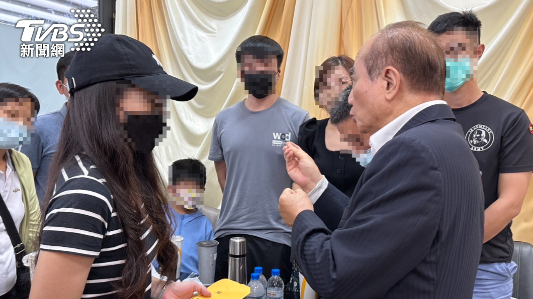 王金平靈堂弔唁屏東4殉職勇消 發10萬慰問金給家屬