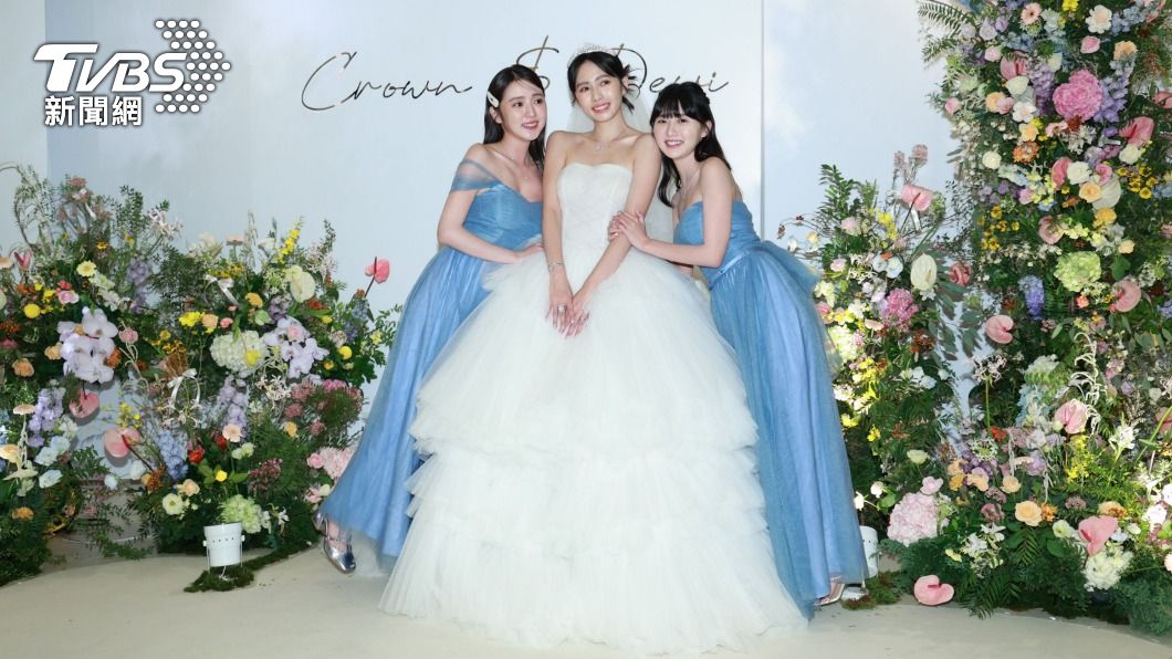 左起簡婕、簡廷芮、簡廷倪。(圖/趙世平攝)