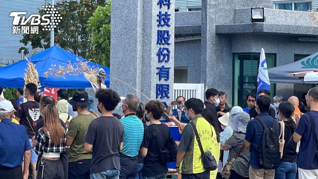 屏東工廠爆炸!殉職勇消家屬現場招魂 哭喊:要跟我們回家喔