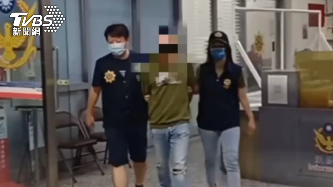 陳男向警方投案。(圖/警方提供)