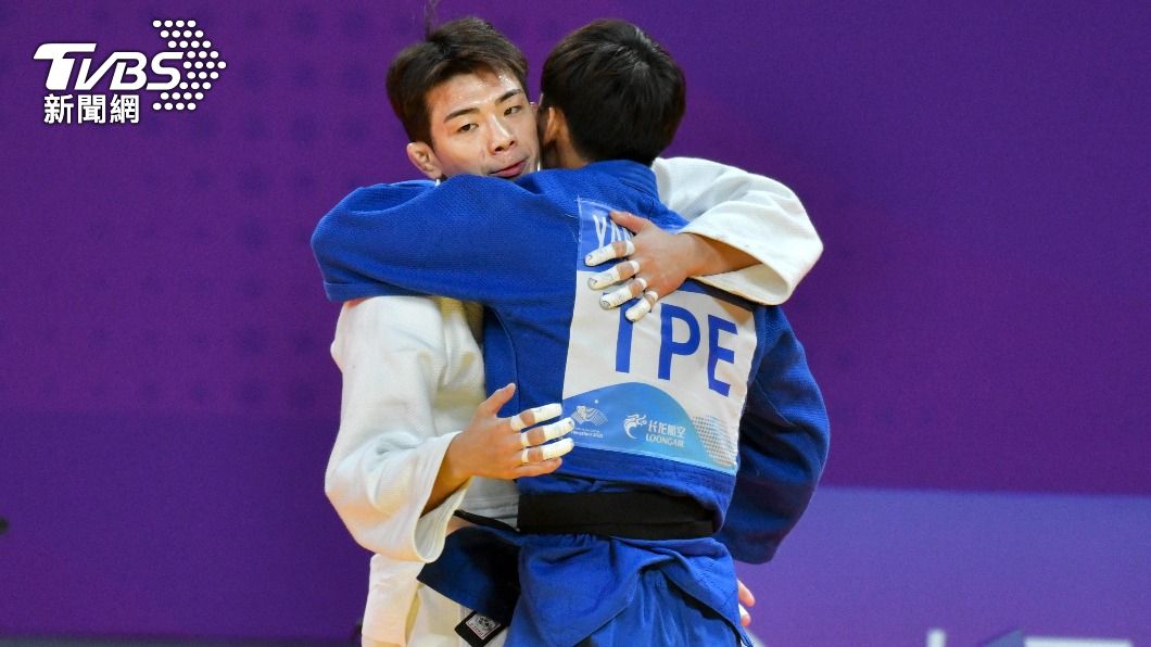 楊勇緯(右)擊敗南韓李夏林,取得對戰4連勝。(圖/胡瑞麒攝)