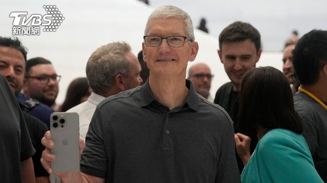 iPhone 15 Pro=暖暖包? 果粉發現連「展示機」都在燙