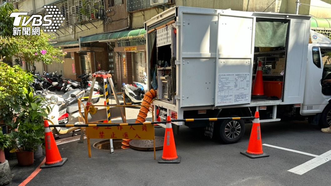 人孔蓋吃人!永和下水道施工沒蓋上 害慘OL墜入小腿撕裂傷