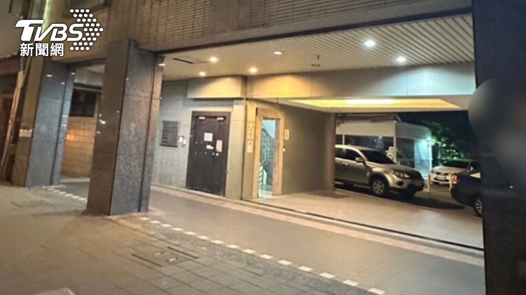 中和通緝男「爬4樓窗躲臨檢」腳滑墜落 慘摔滿臉血哀號